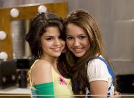 selena_miley.jpg